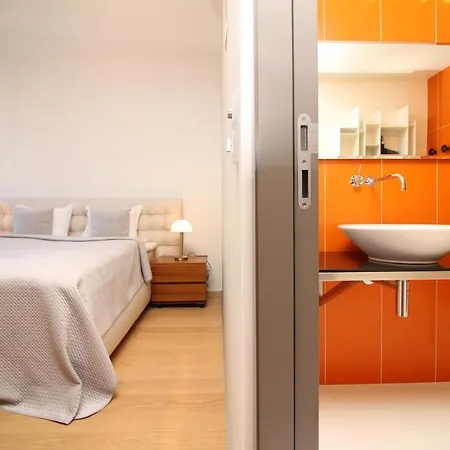 Old Town Square Apartment *