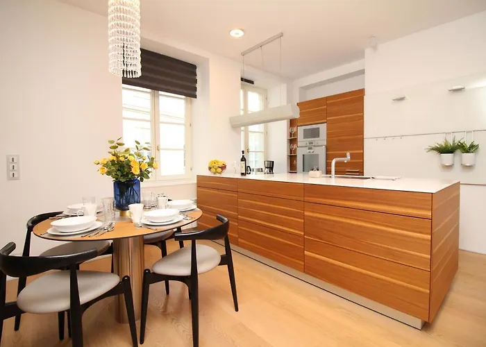 Old Town Square Apartment *